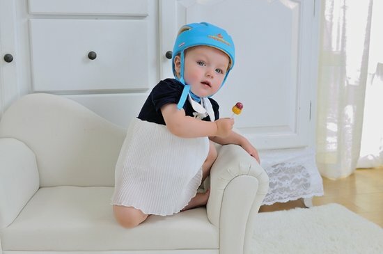 Baby valhelm zacht Blauw stippen vanaf 8 maanden